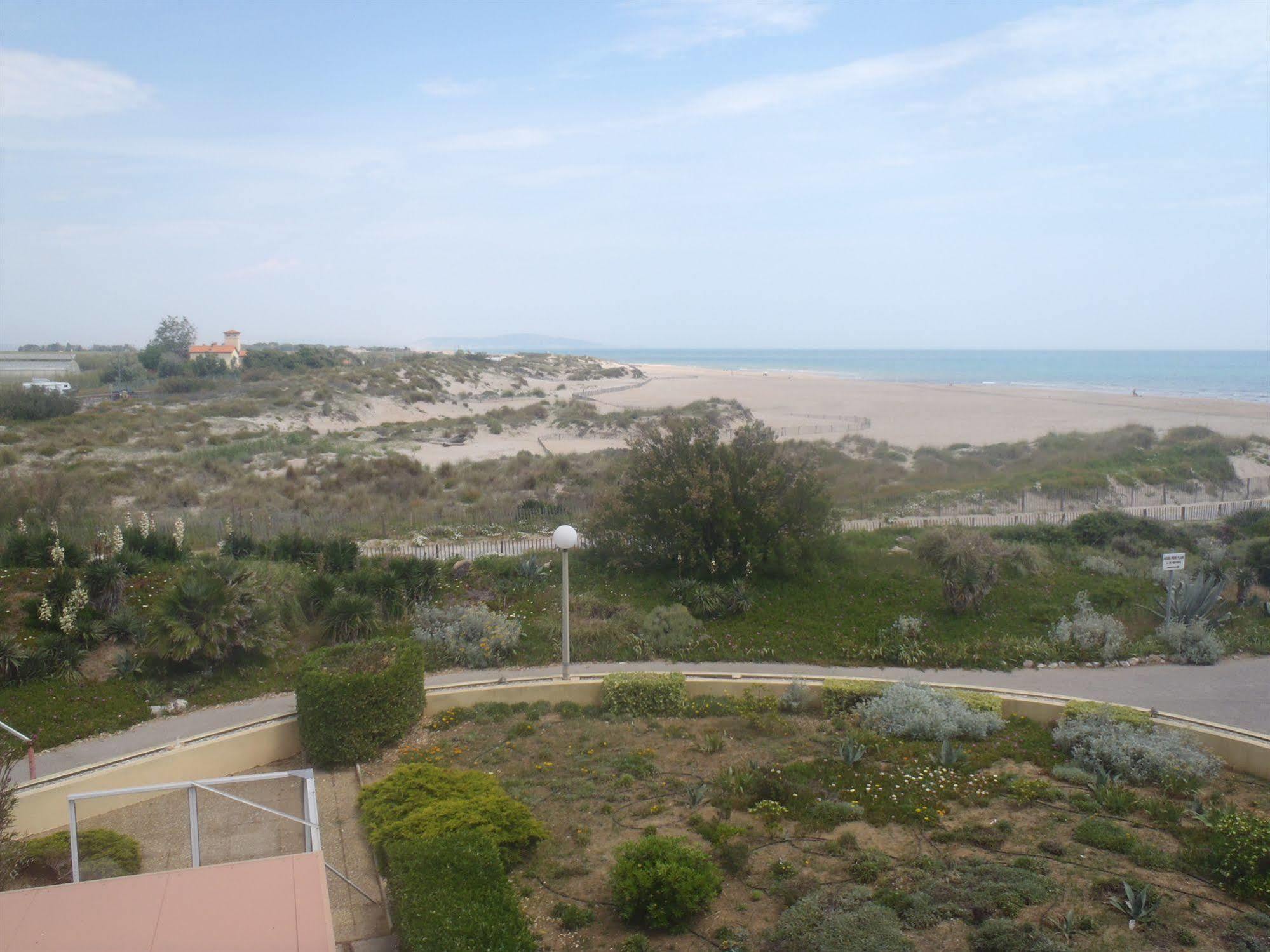 Hotel Les Dunes Marseillan  Exterior photo